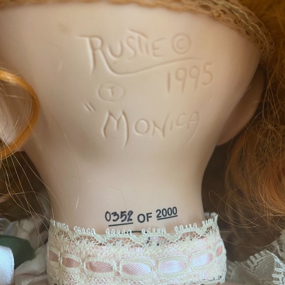 RARE 📌 RUSTIE "MONICA" A RED HAIR PORCELAIN DOLL WHITE DRESS GEMS #352 - Picture 15 of 16